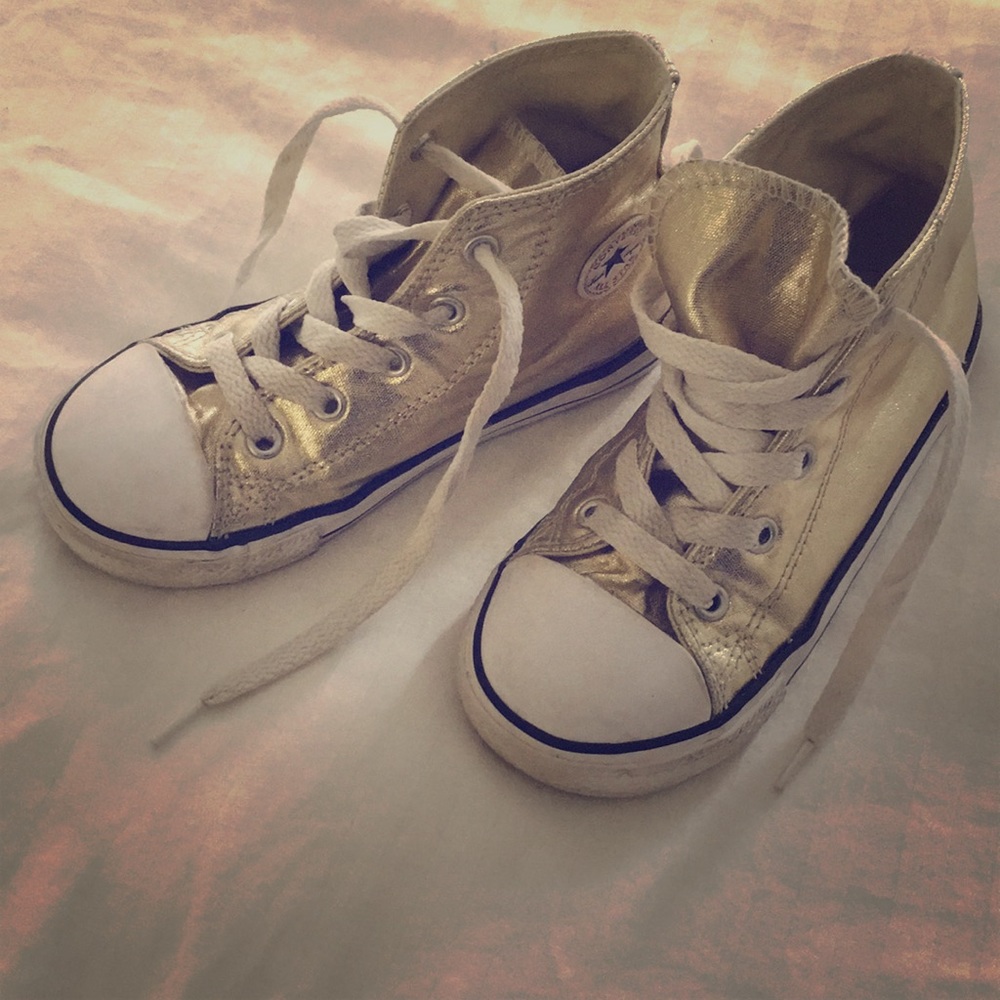 KIDS gold high top converse ✨🖤